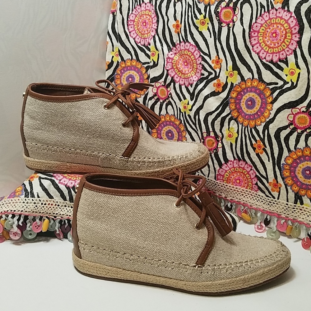 Adorable MK shoes, built in "lift" in the heels!